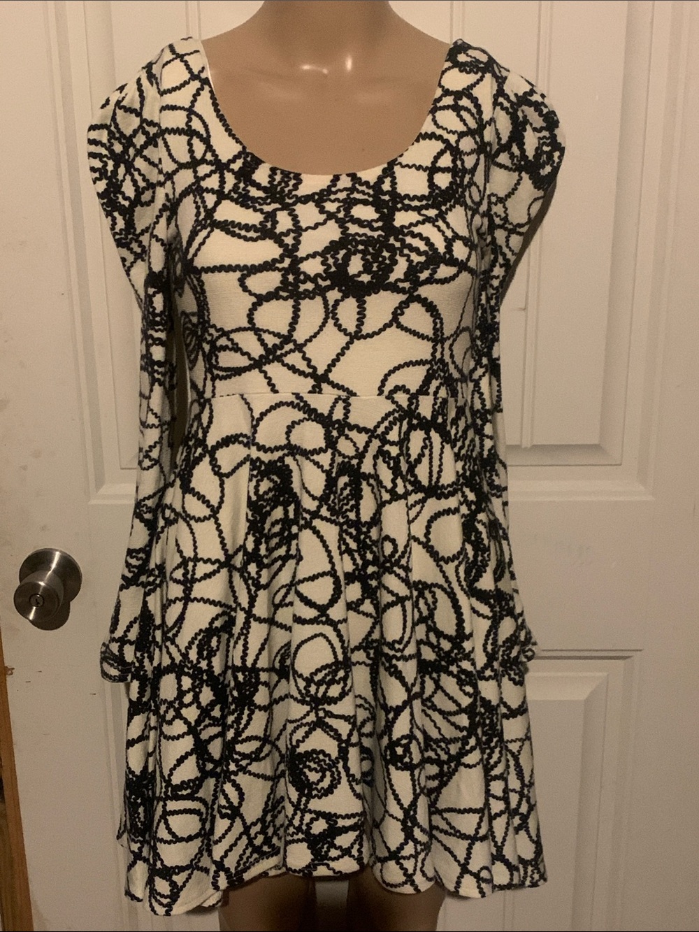 Black & White Patterned Women's Scoop Neck Dress NWT